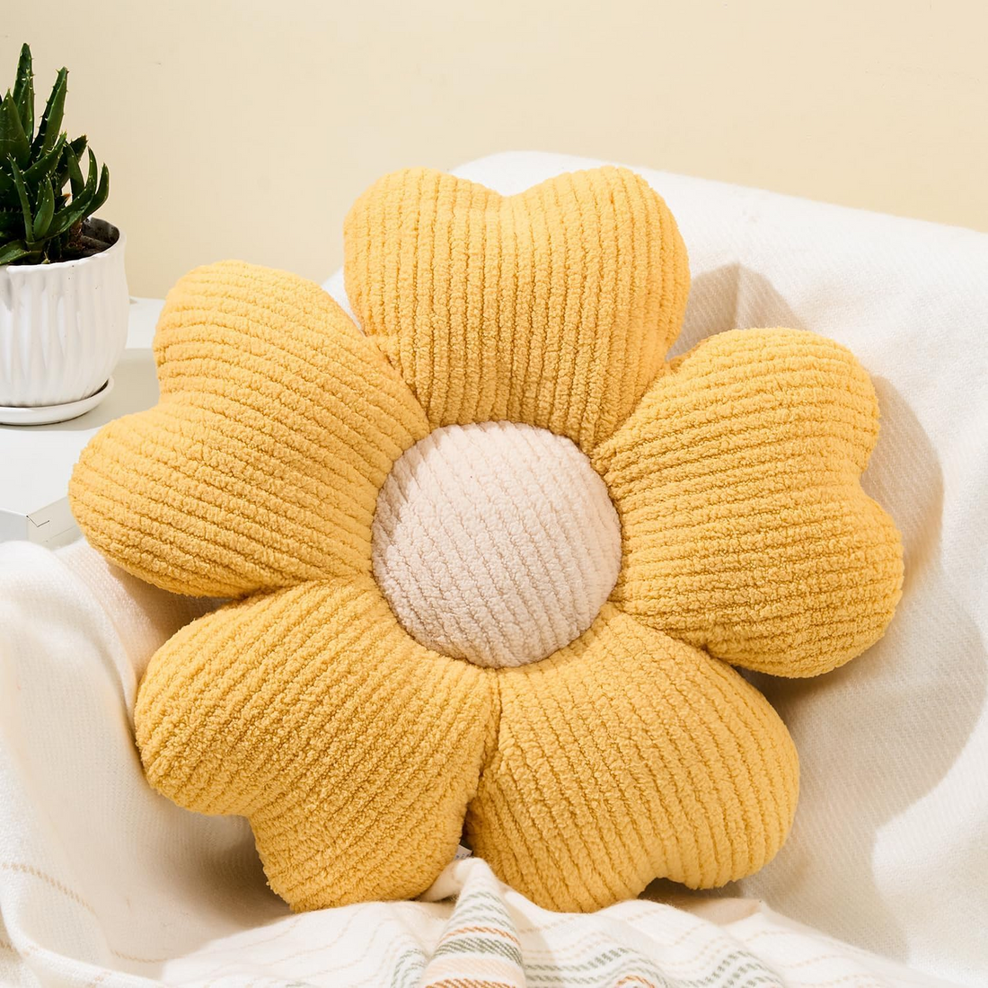 Daisy Flower Throw Pillow