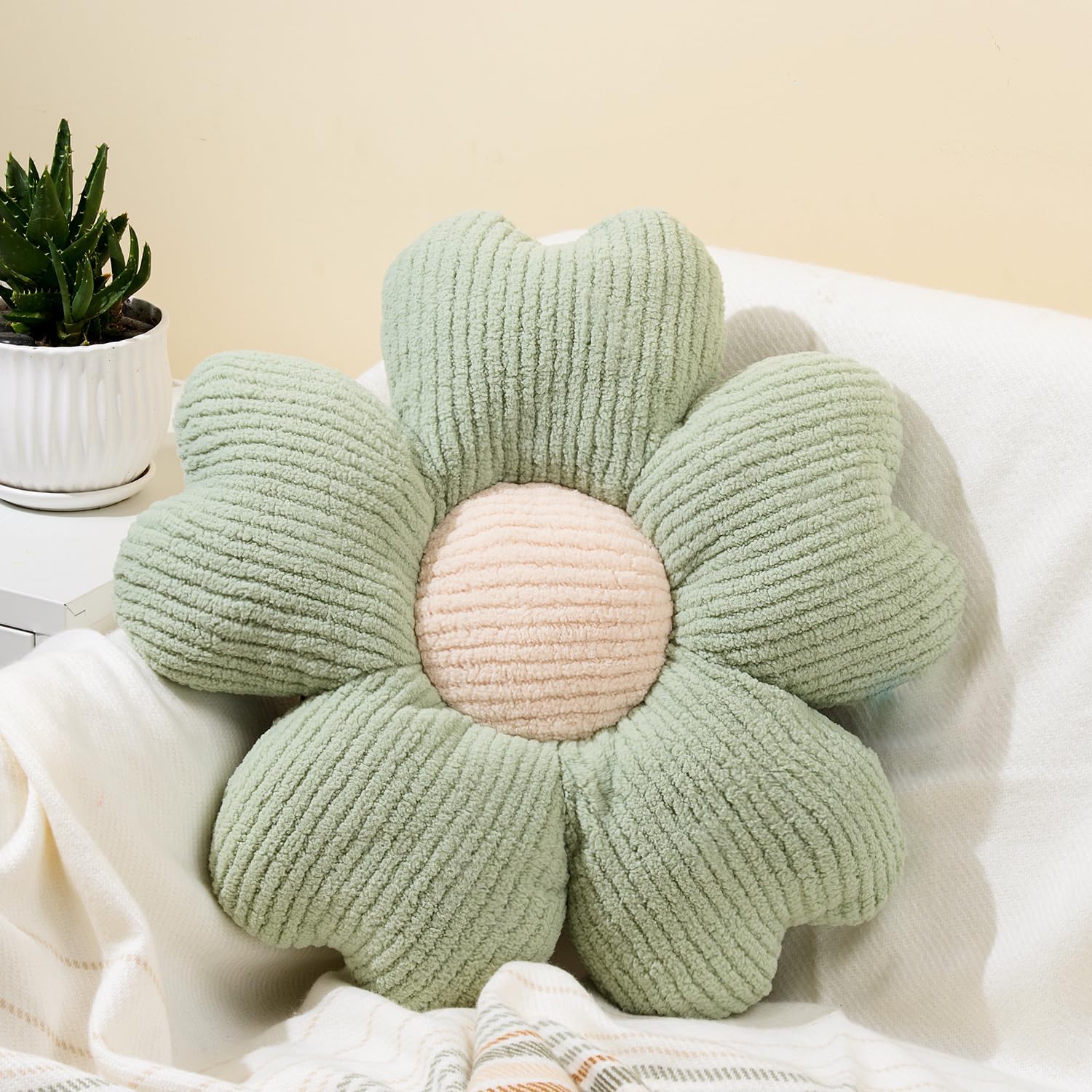 Daisy Flower Throw Pillow